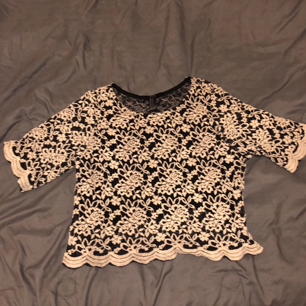 Black and white floral designed cropped top